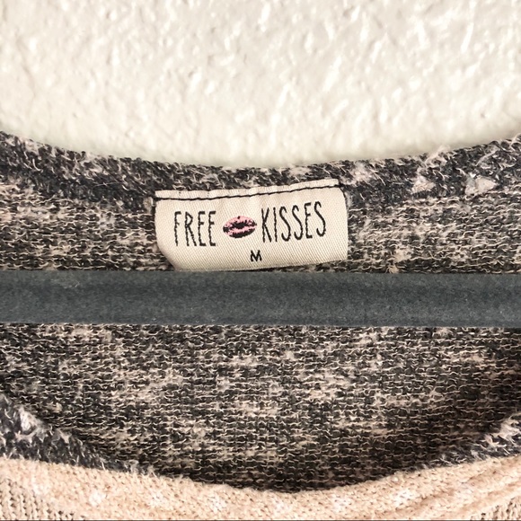 ⭐️ Aztec Print Knit Top - Picture 2 of 3